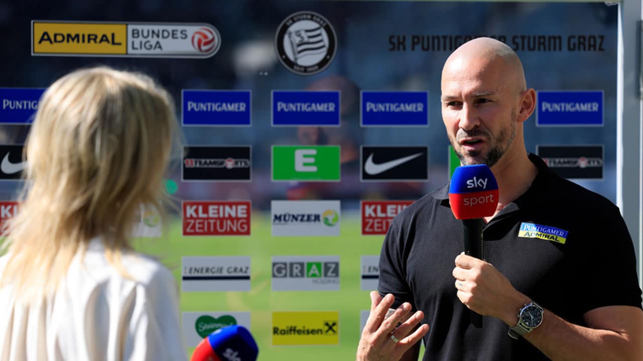 Image shows Christian Ilzer, headcoach of Austrian football club SK Sturm Graz, during an interview on Sky Sports Austria.